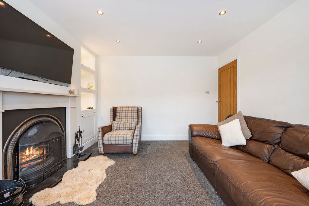 Property photo 3 of 43