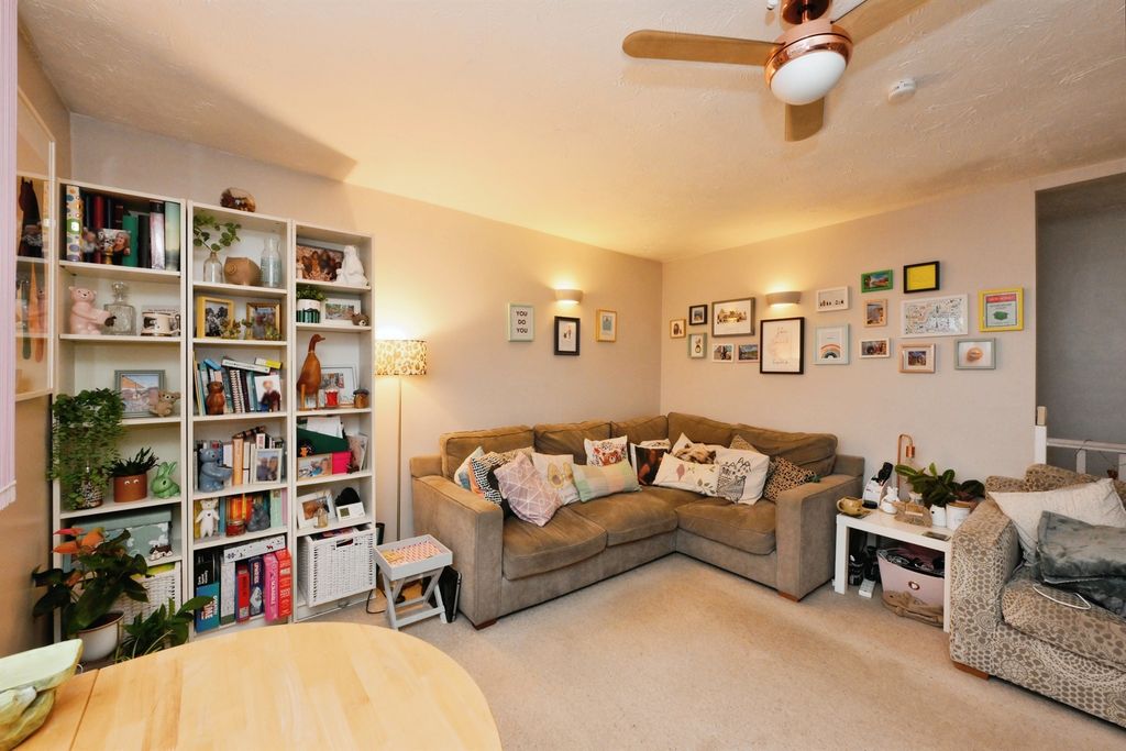 Property photo 2 of 14
