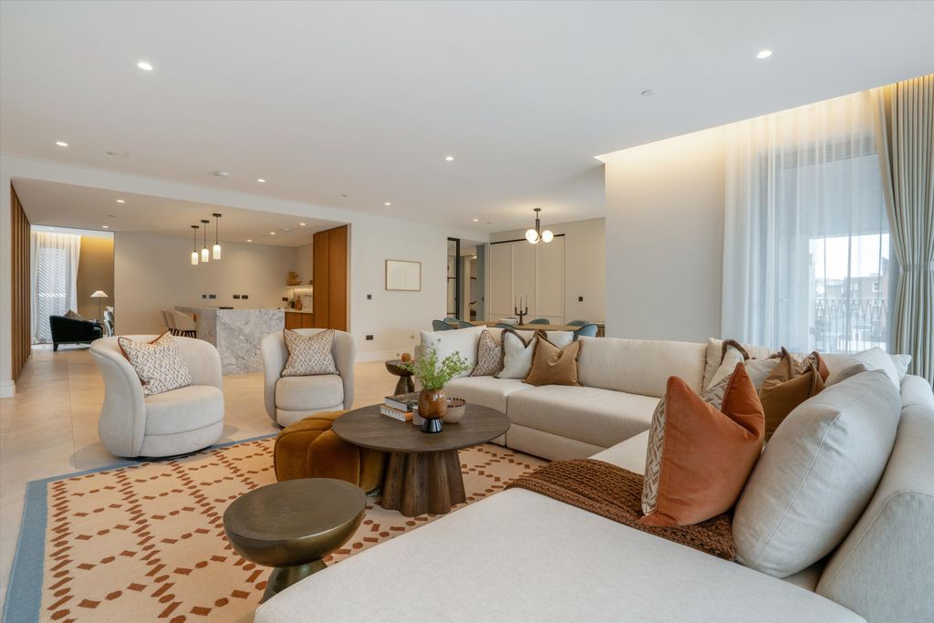 Property photo 3 of 43 Image