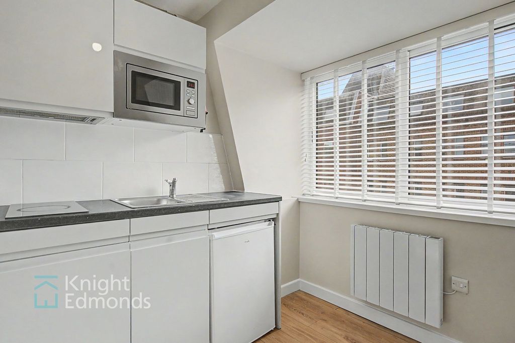 Property photo 3 of 5 Kitchen