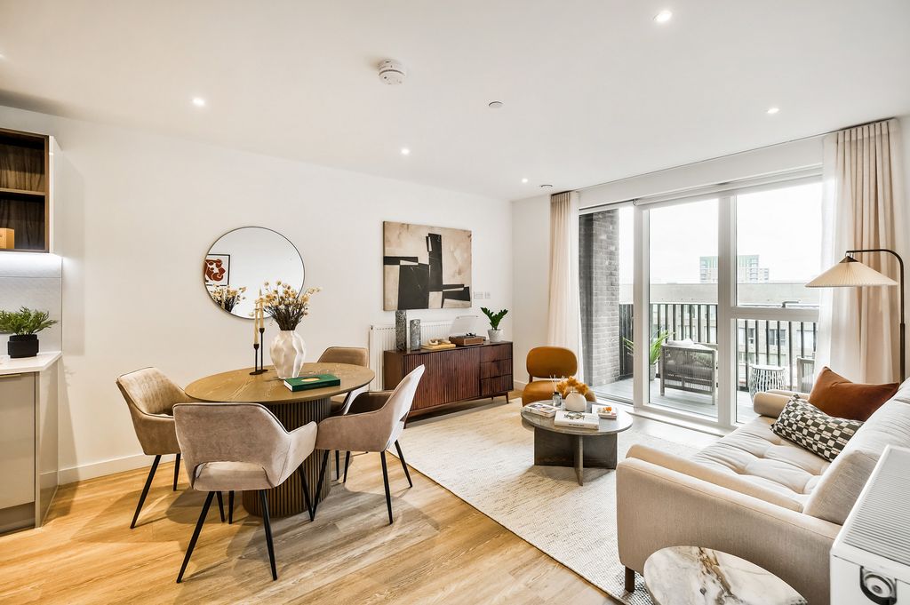 Property photo 1 of 15 1B Showhome