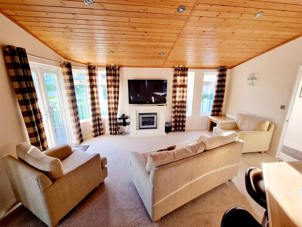 Property photo 3 of 10 Sitting Room