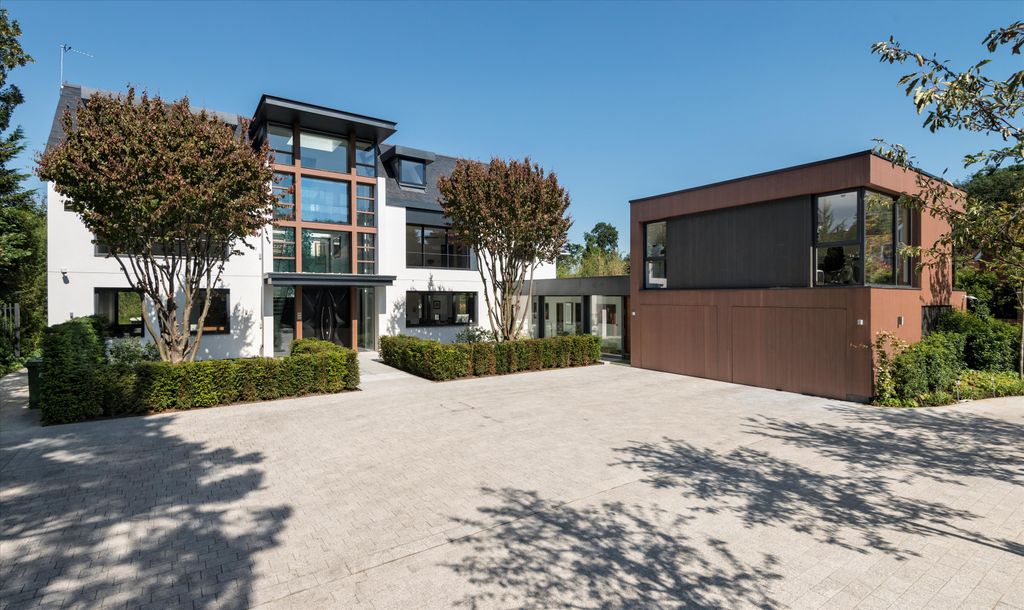 Additional image 21 of 7 bed detached house for saleThe Warren, Radlett, Hertfordshire WD7