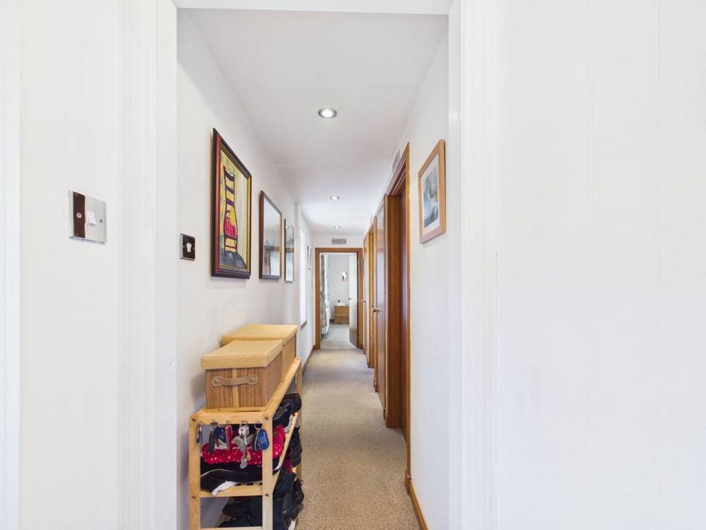 Property photo 2 of 25