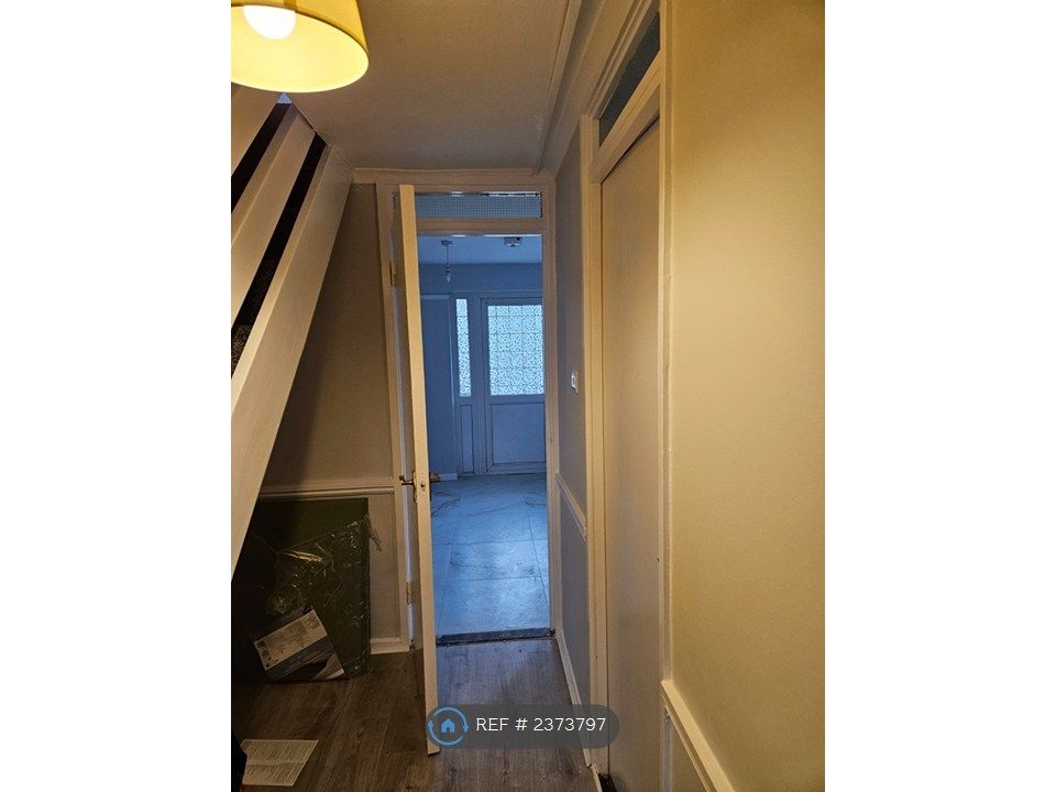 Property photo 2 of 31