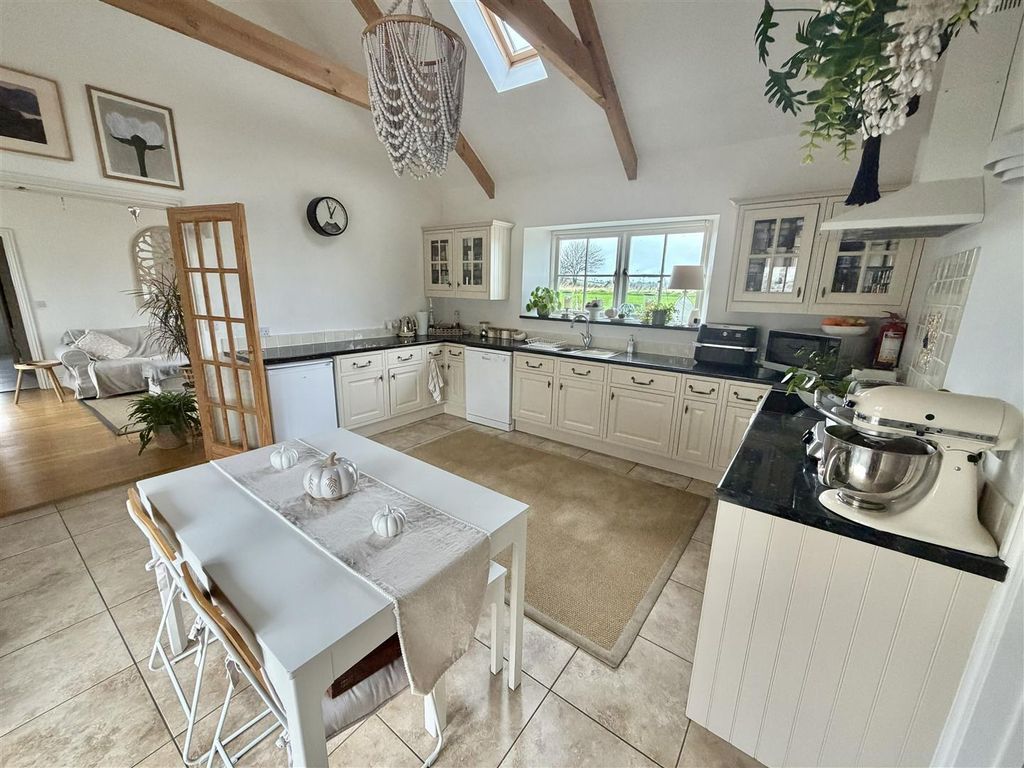 Property photo 2 of 17 20251031_115847000_Ios.Jpeg