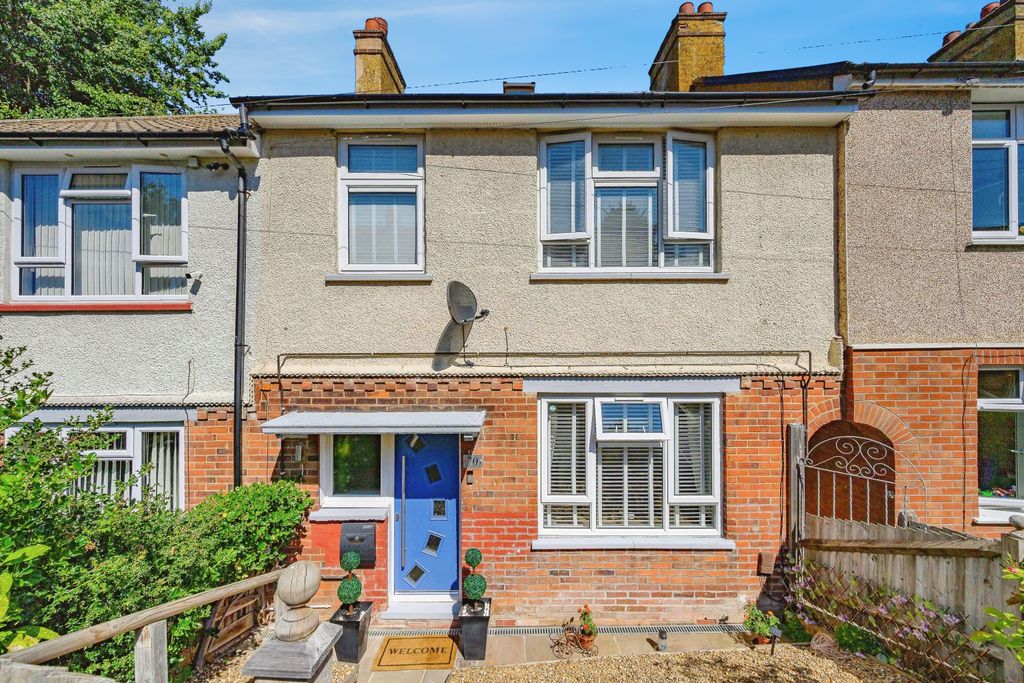 Property photo 1 of 16 Luton-7