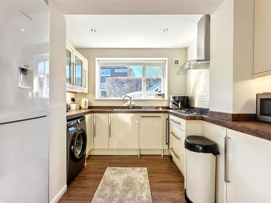 Property photo 2 of 27 Kitchen