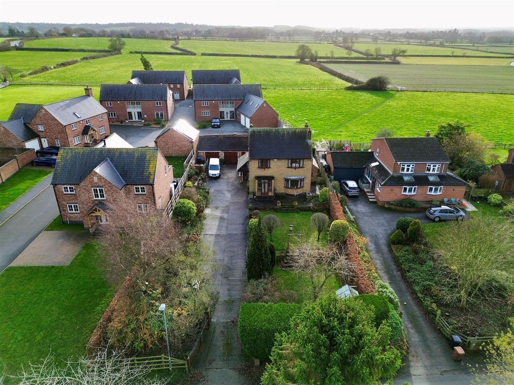 Property photo 1 of 32 Yew Tree.Jpg