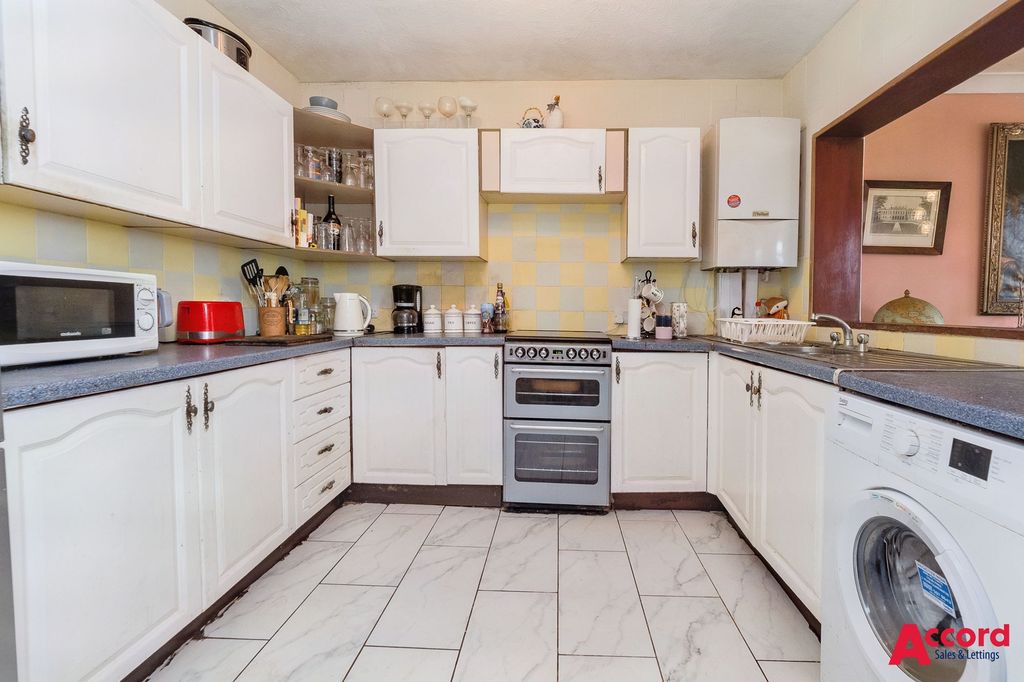 Property photo 3 of 11