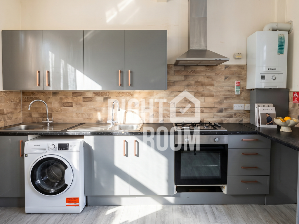 Additional image 6 of 5 bed flat to rent5 Bed Flat, Albert Road, Southsea PO5