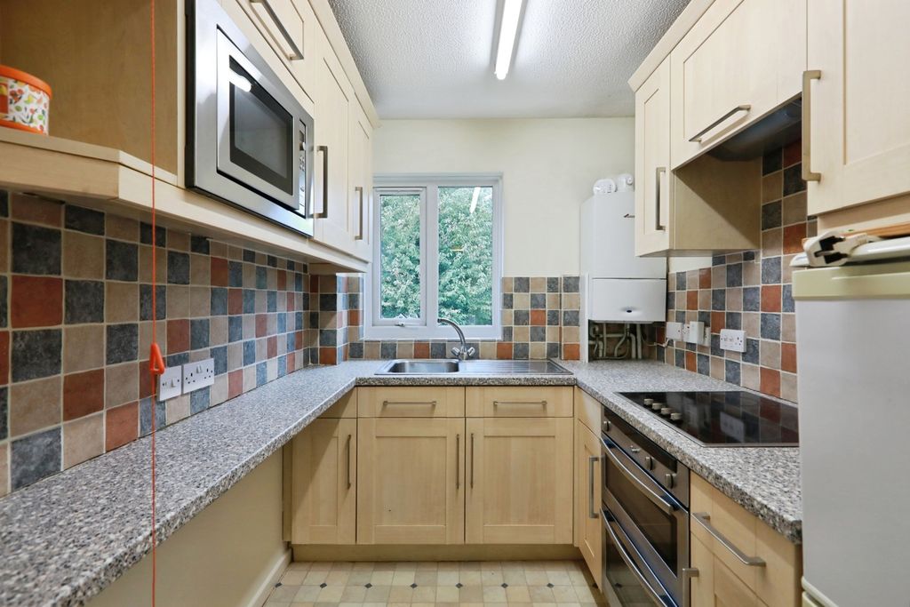 Property photo 3 of 8 Kitchen