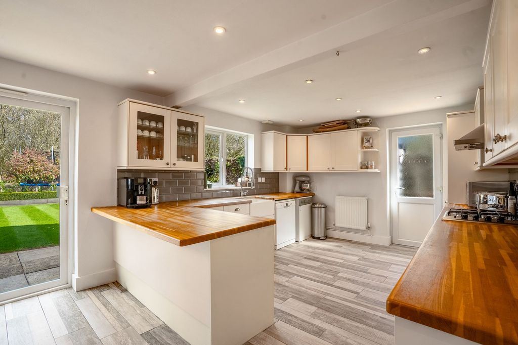 Property photo 3 of 22