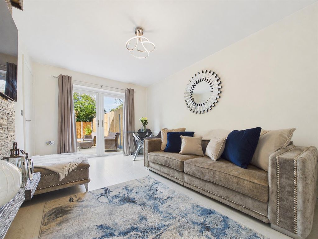 Property photo 2 of 16 Efbddb87-0d31-4d00-9441-c64c1Ecc2F5B.Png