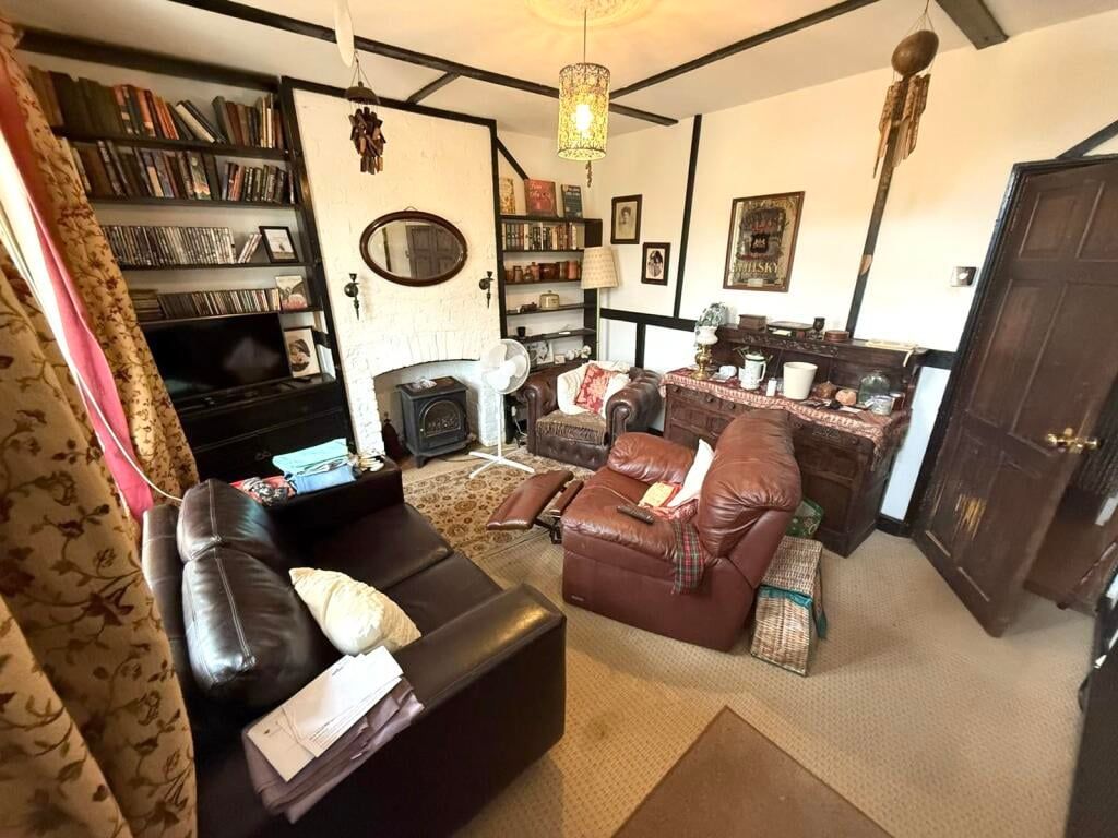 Property photo 2 of 8