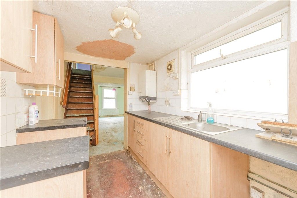 Property photo 2 of 11 Kitchen