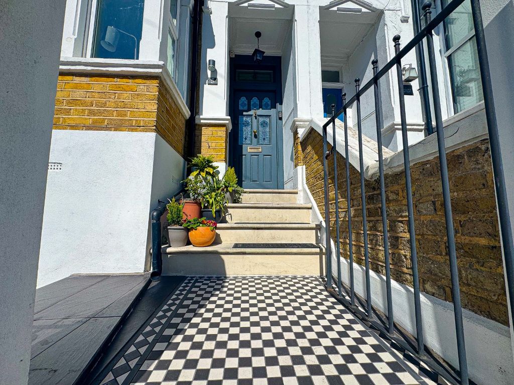 Property photo 2 of 25 5086234