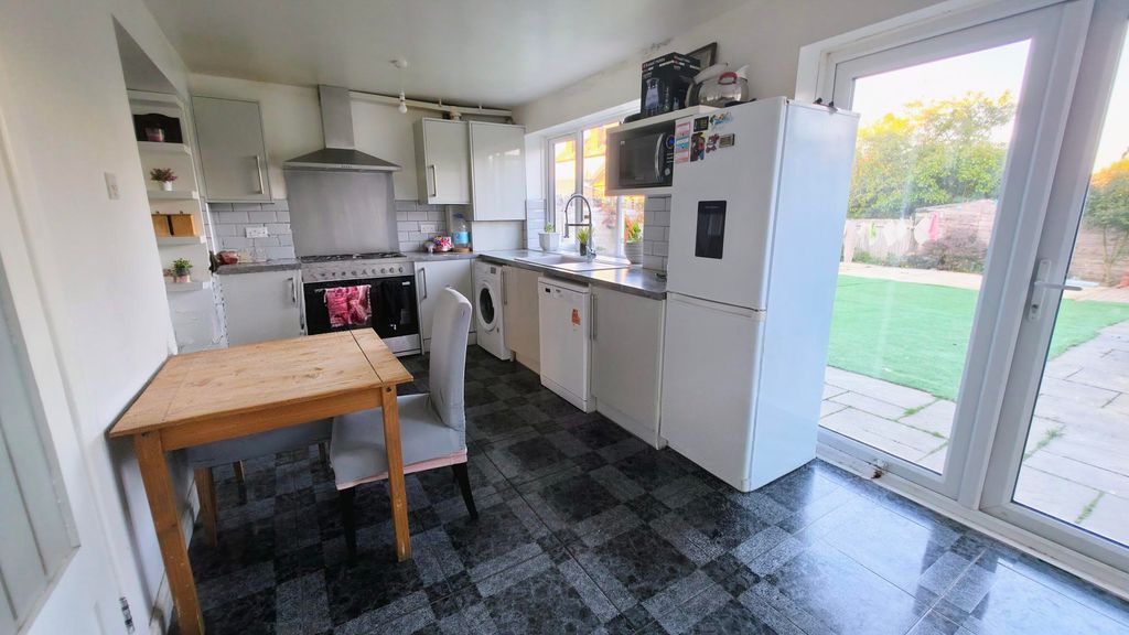 Property photo 3 of 27 Kitchen Diner