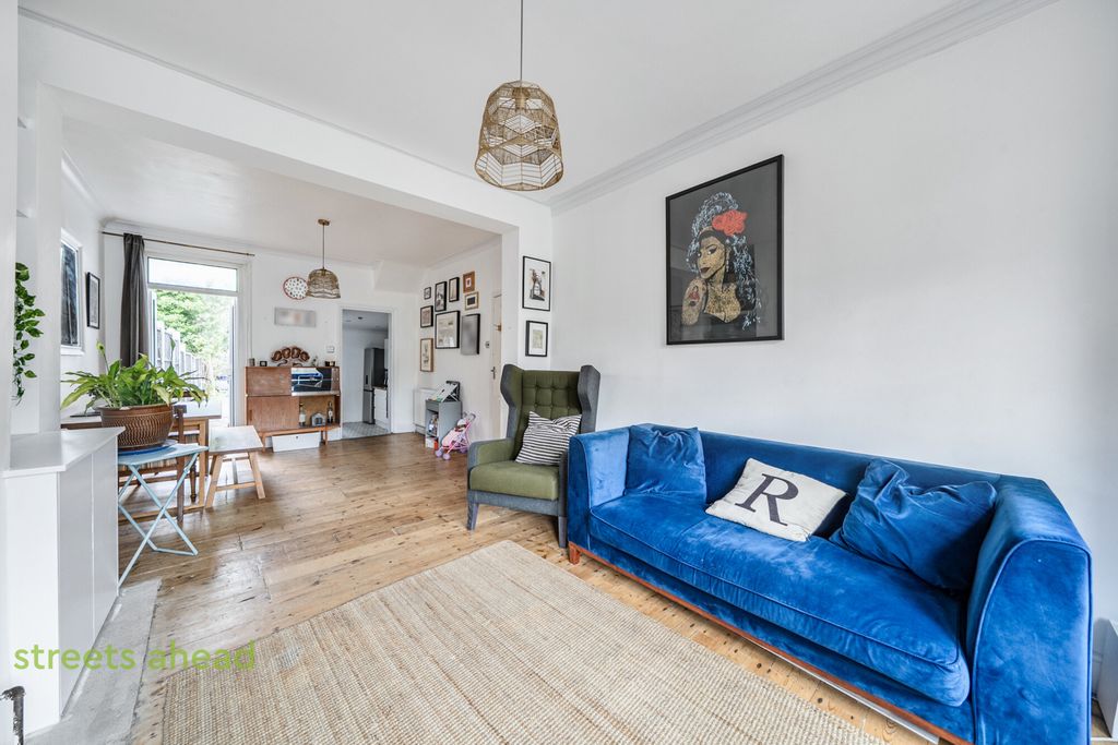 Property photo 2 of 18 B9d8E4E8-d634-41E...