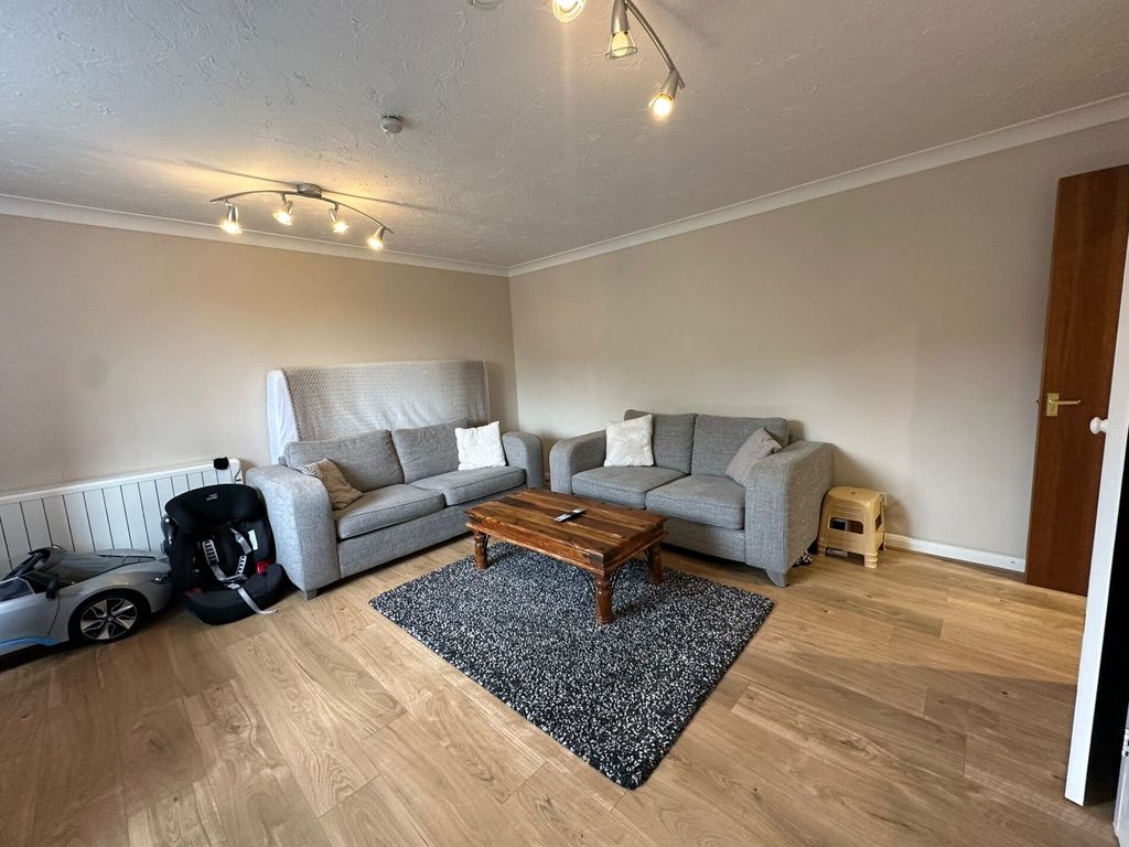 Property photo 3 of 7