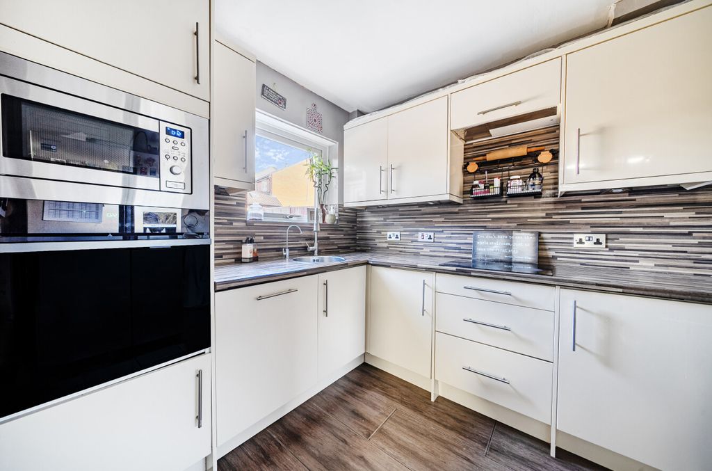 Property photo 2 of 17 1363902-6-68E7987...