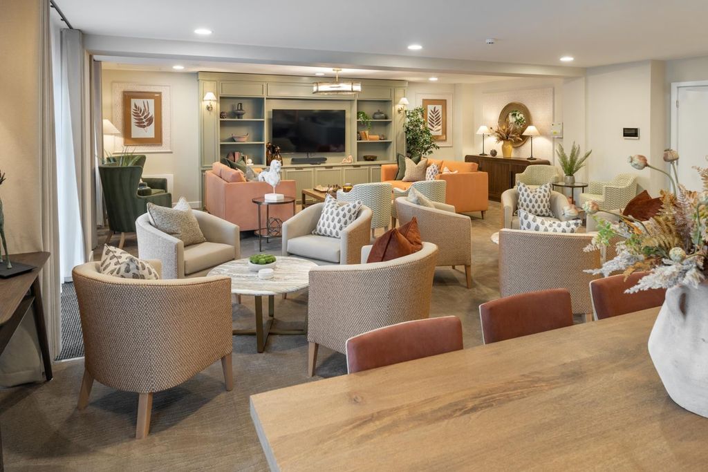 Property photo 3 of 8 Communal Lounge