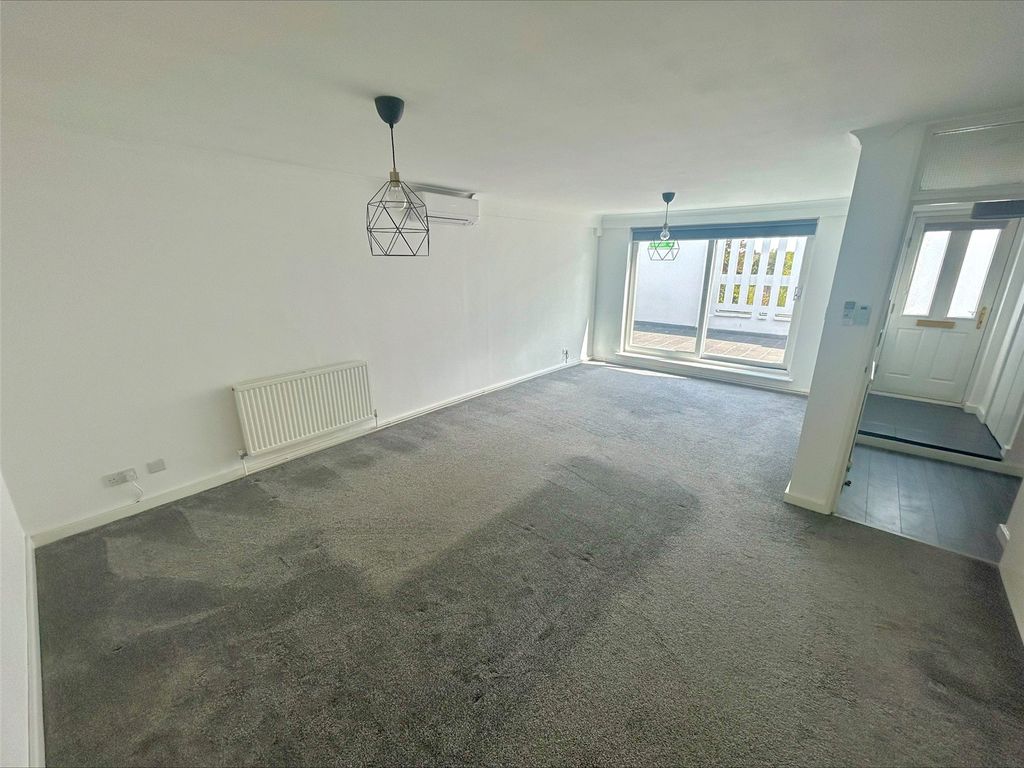 Property photo 1 of 11 Picture No. 17