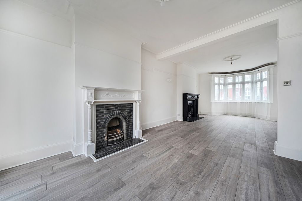 Property photo 2 of 24 Reception