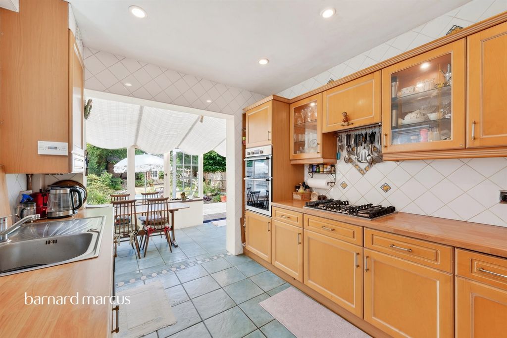 Property photo 3 of 16
