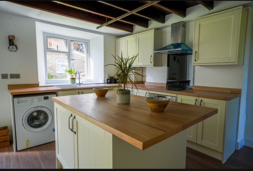 Property photo 1 of 32