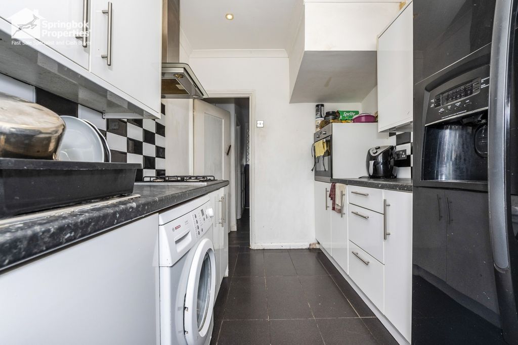 Property photo 3 of 11 2