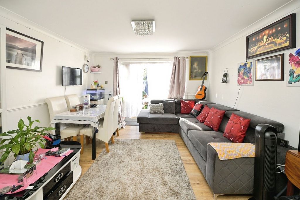 Property photo 2 of 18
