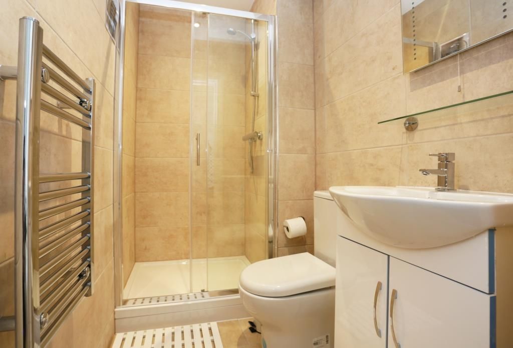 Property photo 1 of 8 Bathroom.Jpg