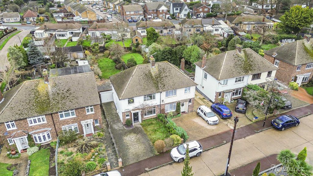 Property photo 2 of 28