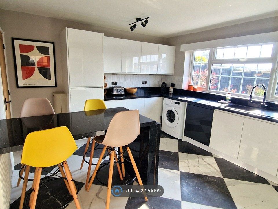 Property photo 3 of 21