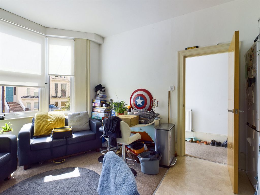 Property photo 2 of 11 Lounge