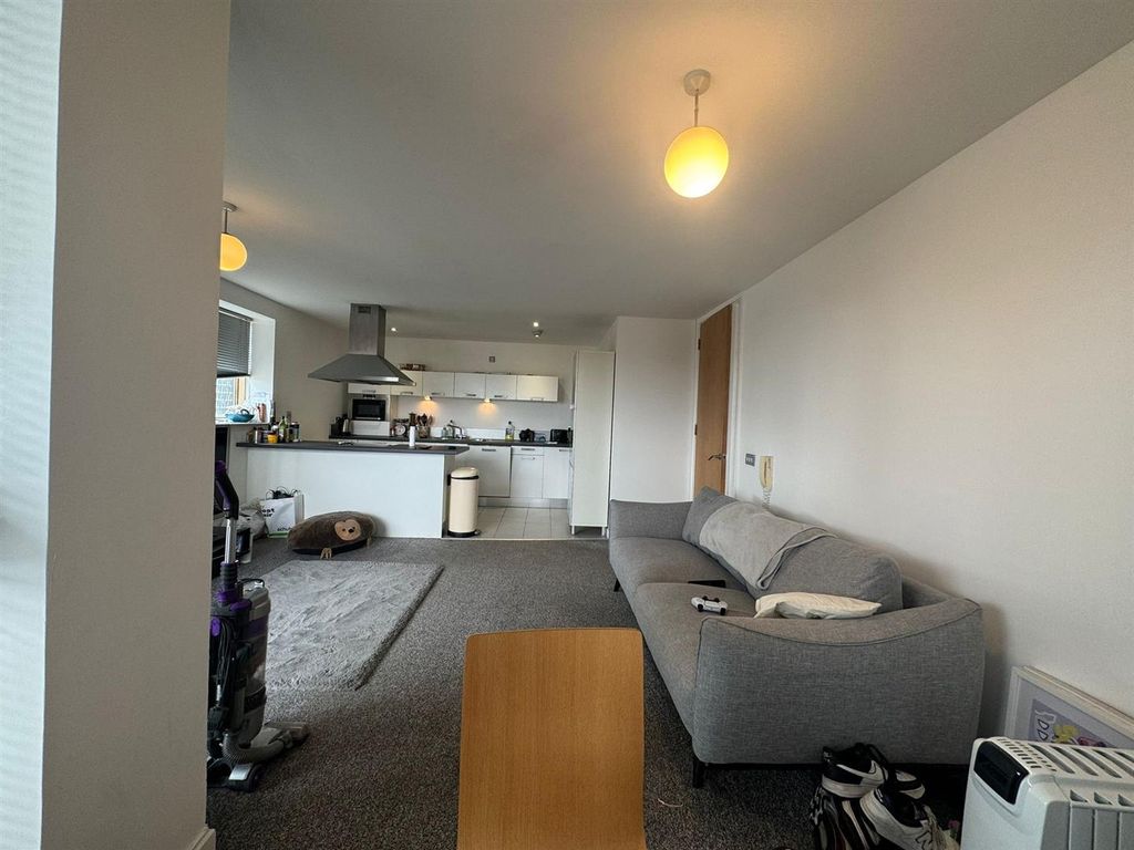 Property photo 3 of 12
