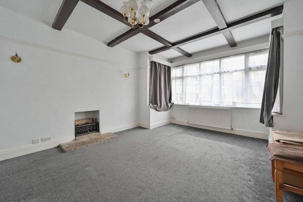 Property photo 3 of 20