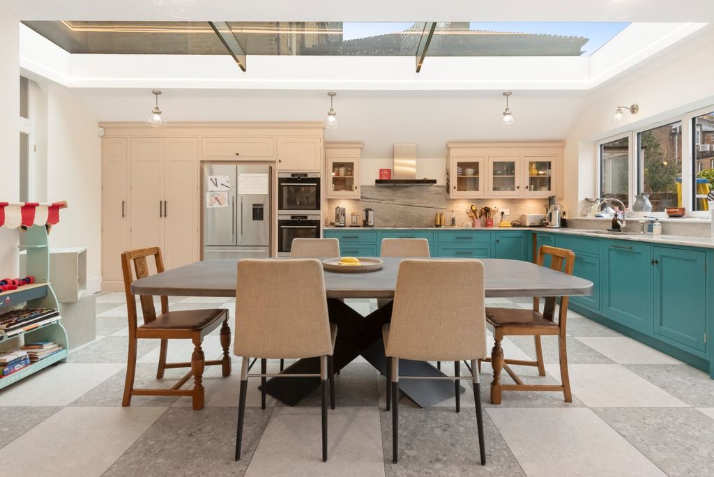 Property photo 3 of 18