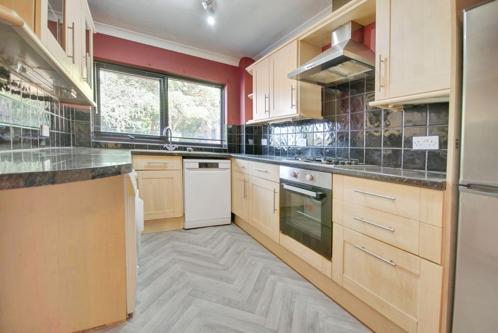 Property photo 2 of 8 Pbox-Kitchen-304163.Jpg