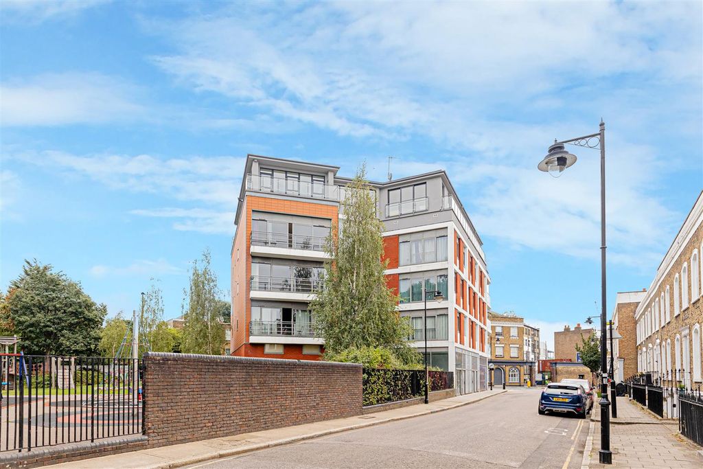 Property photo 2 of 26 Eninsula Court (2).Jpg