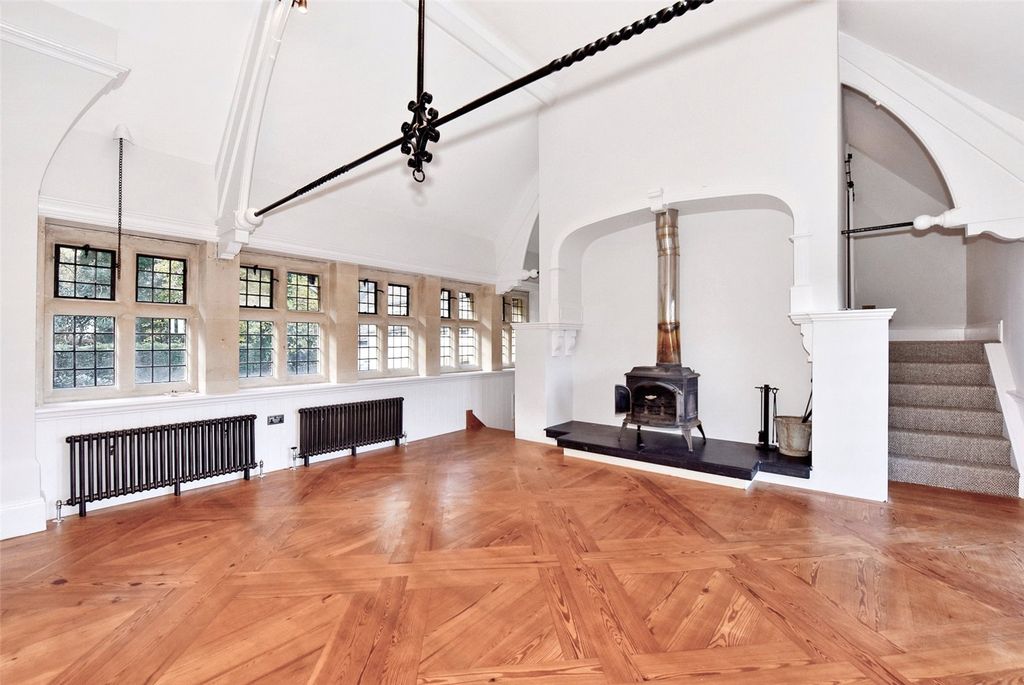 Property photo 3 of 10 Living Room