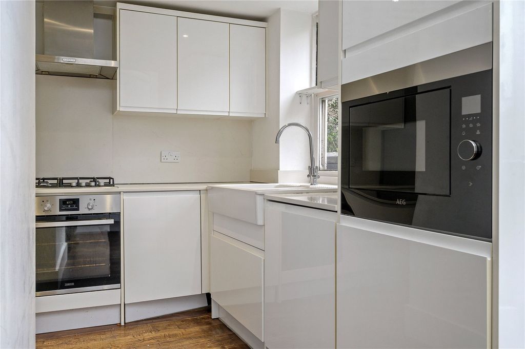 Property photo 3 of 23 Kitchen