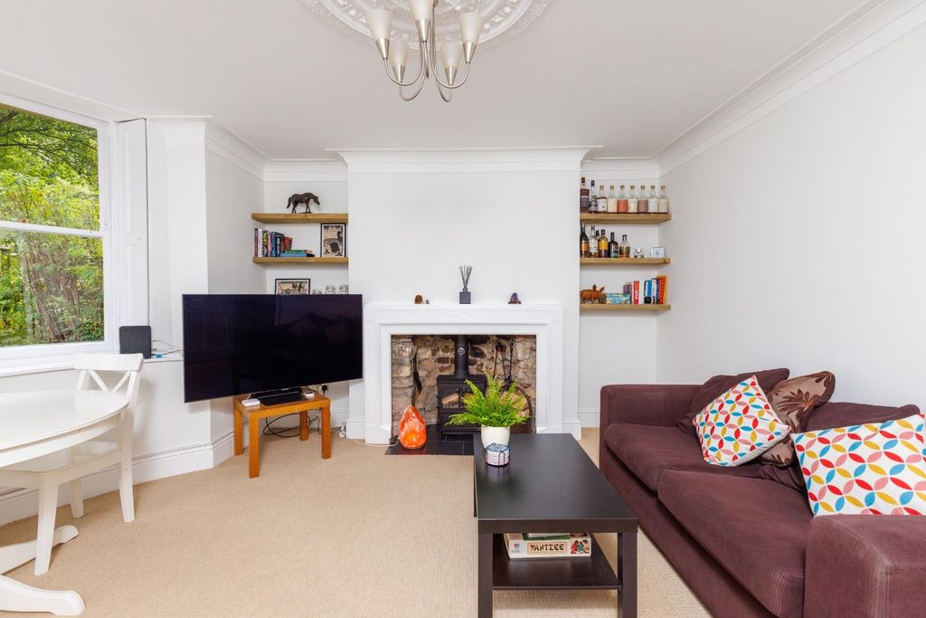 Property photo 1 of 22 Basement Flat 6 Cotham Grove-14.Jpg