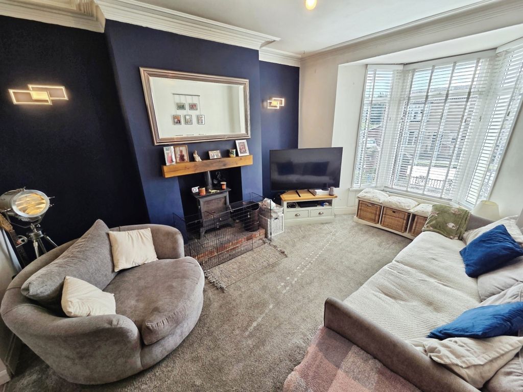 Property photo 2 of 11 Pbox-Living_Room-334572.Jpg