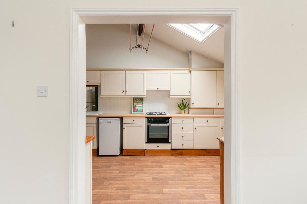 Property photo 3 of 33 Wslpcn - Kitchen H.Jpg