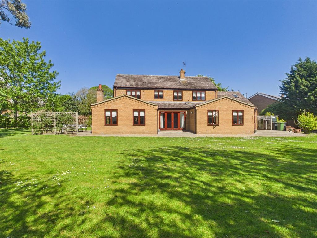 Property photo 2 of 27