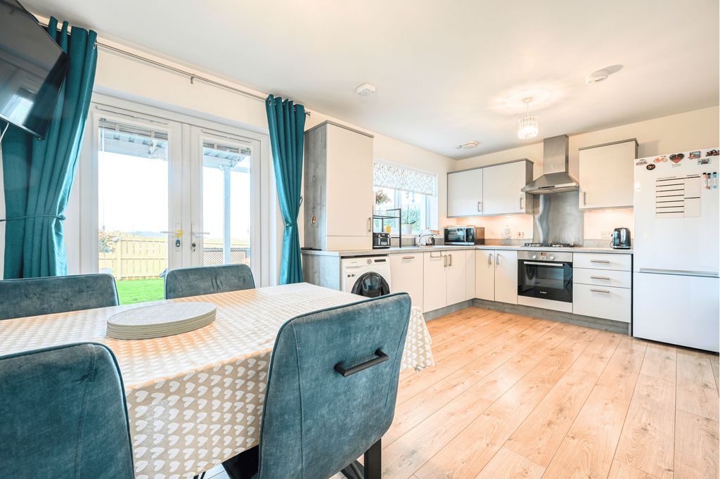 Property photo 3 of 29