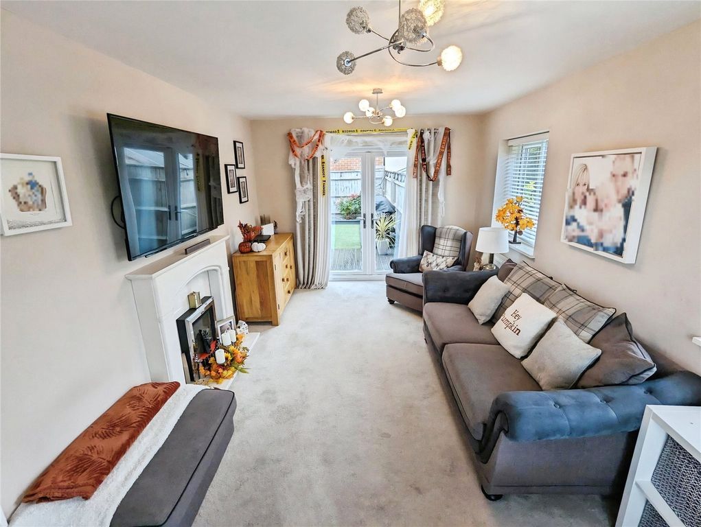 Property photo 2 of 16 Lounge