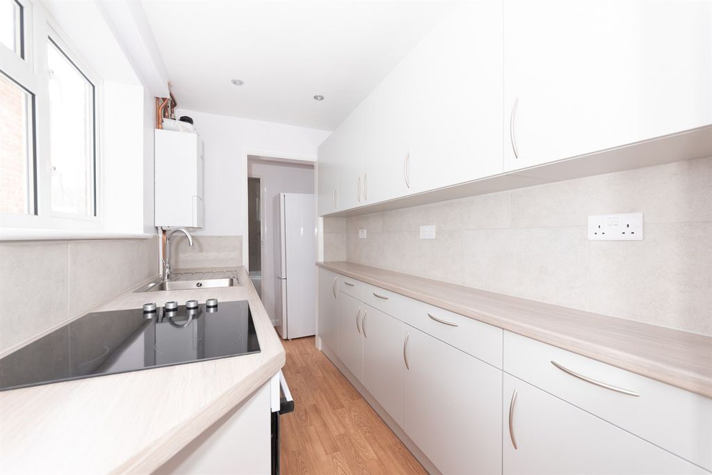 Property photo 3 of 17 Kitchen